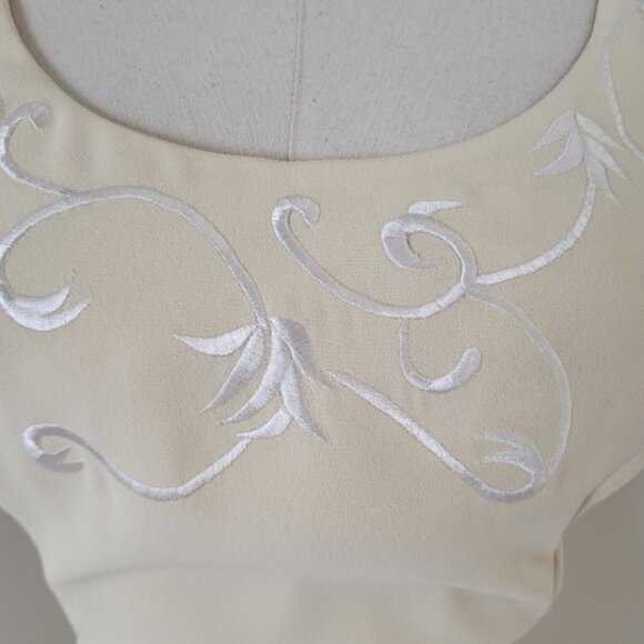 80s Pastel Yellow Mini Dress Embroidered Short Sleeve Scoop Neckline Fitted - Picture 12 of 14